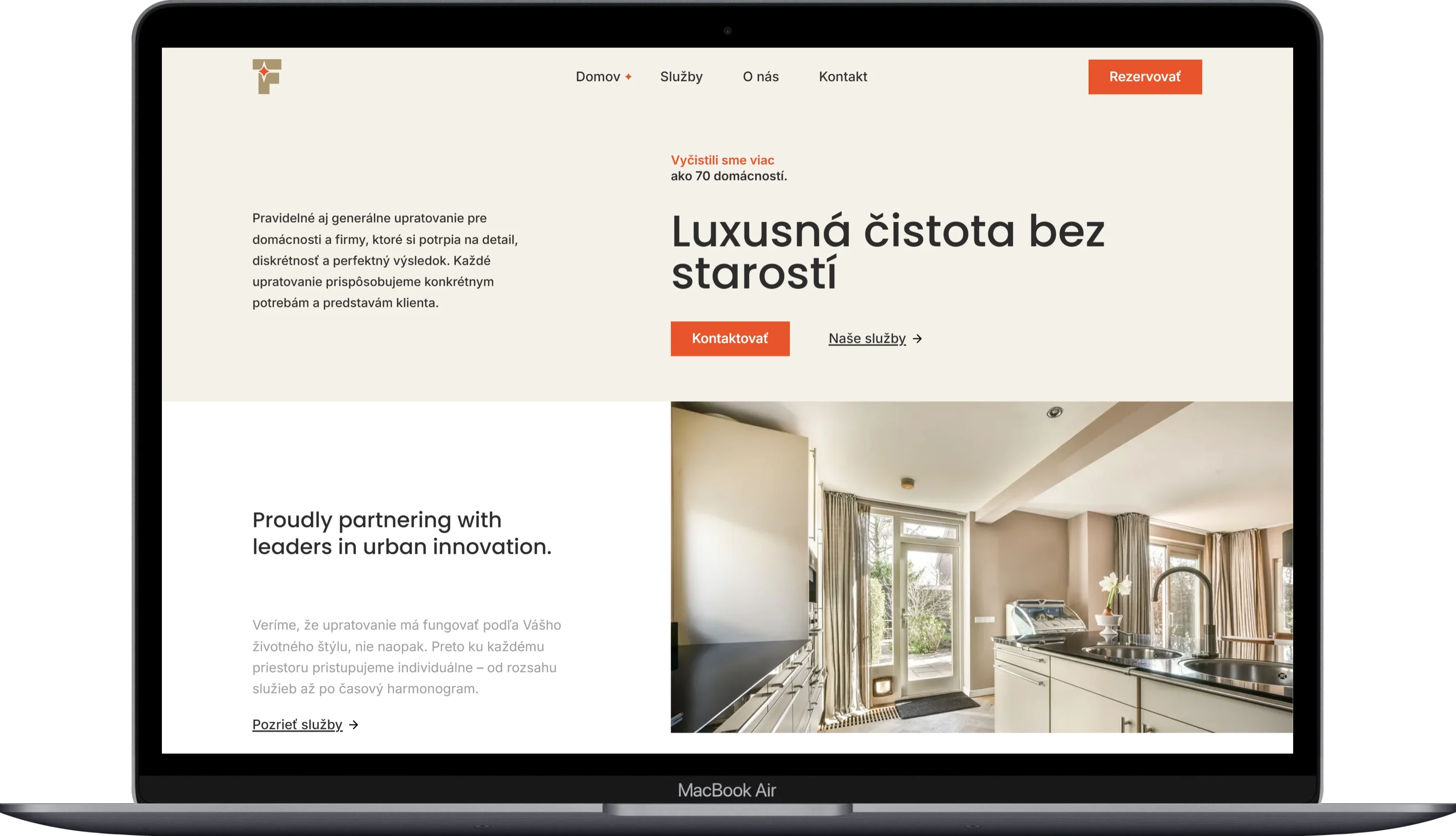 Ukážka firemnej webstránky s moderným dizajnom a prehľadnou štruktúrou